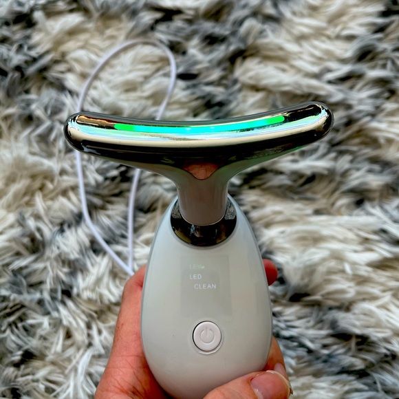 MASAJEADOR FACIAL Y DE CUELLO LED ANTIEDAD BeautyDiamond®